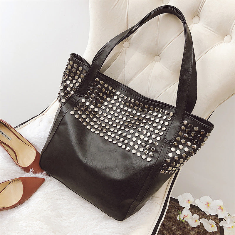 RIVETS SLOUCHY TOTE