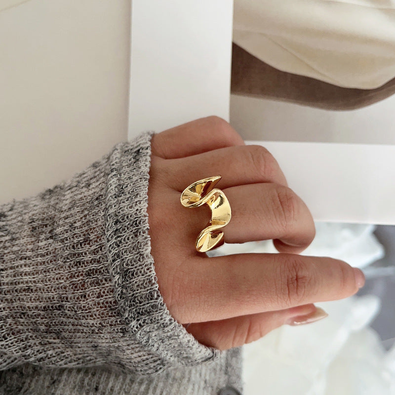 WAVY RING