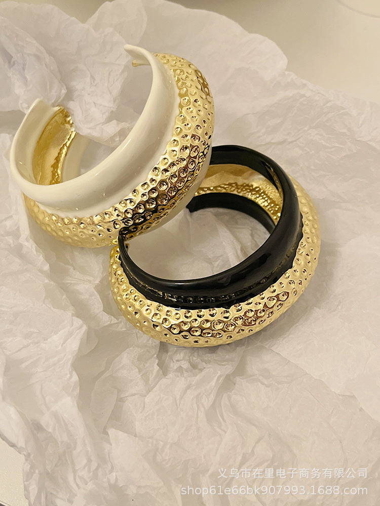 ENAMEL HAMMERED BANGLE