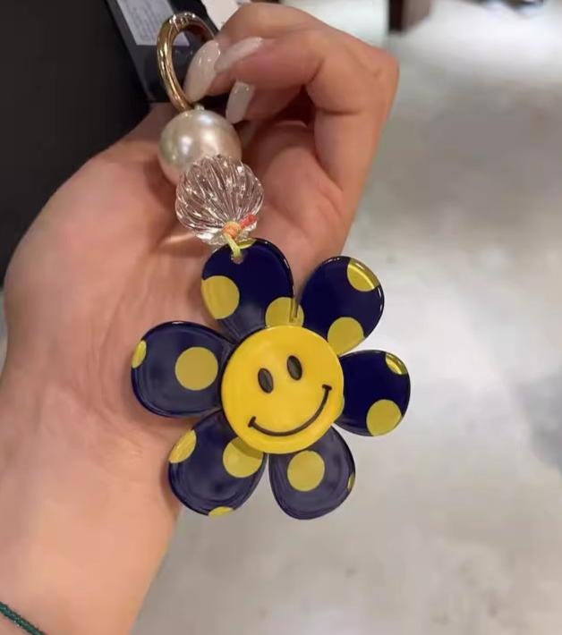 HAPPY FACE FLOWER BAG CHARMS