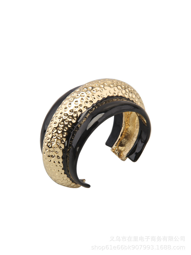 ENAMEL HAMMERED BANGLE